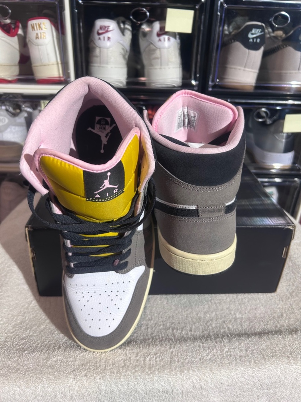 the Air Jordan 1 Mid SE in the "Cave Stone" # HQ2011-100 No Box - Picture 3 of 7